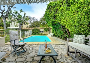 Charming villa 200 m from the sea with swimming pool