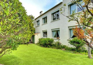 Charming villa 200 m from the sea with swimming pool
