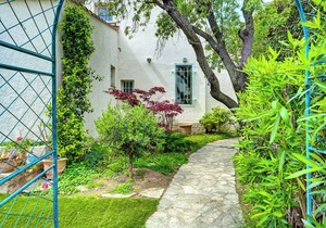 Charming villa 200 m from the sea with swimming pool