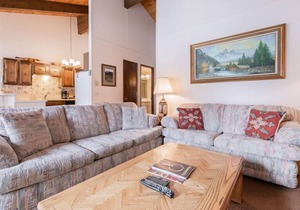 Chateau Blanc #13, 3 Bedroom 2 Bath Townhome, Sleeps 8, Close to Free Shuttle!