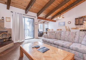 Chateau Blanc #13, 3 Bedroom 2 Bath Townhome, Sleeps 8, Close to Free Shuttle!