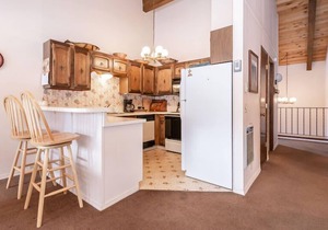 Chateau Blanc #13, 3 Bedroom 2 Bath Townhome, Sleeps 8, Close to Free Shuttle!