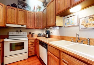 Chateau de Montagne 1 Spacious Townhome with Great Complex Amenities On the Shuttle Route by RedAwning