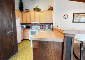 Chateau de Montagne 17 Spacious Family Townhome with Great Complex Amenities On Shuttle Route by RedAwning
