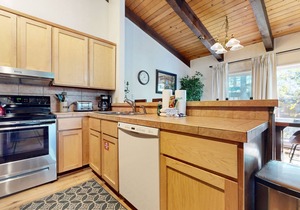 Chateau de Montagne 17 Spacious Family Townhome with Great Complex Amenities On Shuttle Route by RedAwning