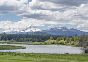 CHC #67 Walk to Lodge Rec Area, Stunning Lake & Mountain Views!
