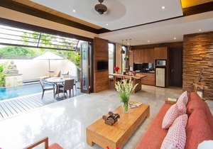 Chic 2BR Villa, PRIME LOCATION! - 10Min Walk To KuDeTa! W/Swimming Pool!