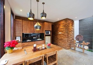 Chic 2BR Villa, PRIME LOCATION! - 10Min Walk To KuDeTa! W/Swimming Pool!