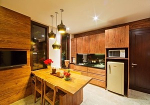 Chic 2BR Villa, PRIME LOCATION! - 10Min Walk To KuDeTa! W/Swimming Pool!