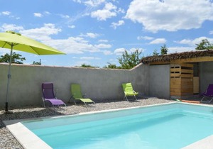 Chic Holiday Home in Pradons with Swimming Pool