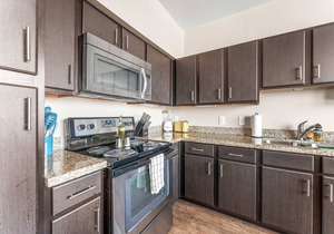 Chic SoCo 1BR King Suite w/GymPickleballLaundry