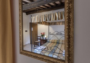 Ciliegiolo-standard room for 2 in the main village