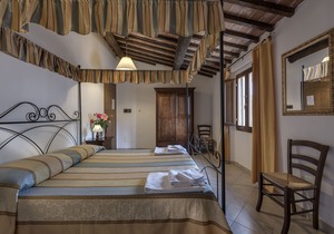 Ciliegiolo-standard room for 2 in the main village
