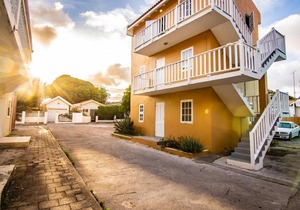 CityLife Apartments in historic Willemstad - 2 bedroom apartment with attic - O