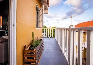 CityLife Apartments in historic Willemstad - 2 bedroom apartment with attic - O