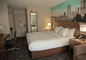 Clarion Pointe Indianapolis Airport