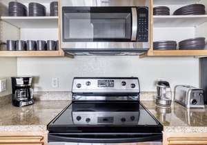 Classic San Bruno 2BR w/Pool, W/D, Gym, walk to YouTube, by Blueground