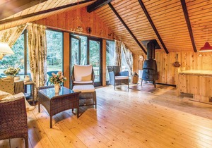 Classic, spacious cottage with open kitchen-living room and a partially open terrace.