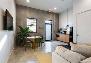 Claudia Hotel - Unit 2 Sense of Calm and Relaxation, Walking Distance