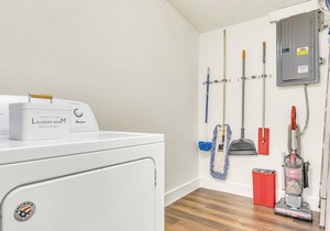 Clean & Cozy Pool House 5 miles from Sarasota D/T