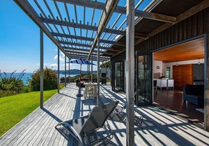 Clifftop Castle - Langs Beach Holiday Home