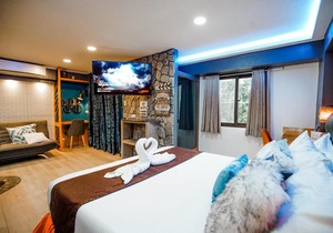 CLOCKWORKORANGE Luxury Suites with Netflix