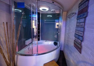 CLOCKWORKORANGE Luxury Suites 4-Minutes Away To Airport