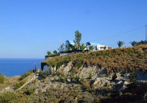Close to the beach, detached house with large garden and fantastic sea views