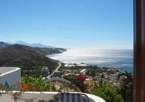 Close to the beach, detached house with large garden and fantastic sea views