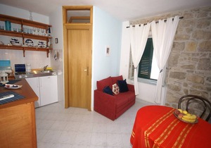 Coastal apartment in Vis near sea