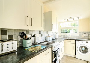 COBBLER'S COTTAGE, pet friendly, country holiday cottage in Mundesley