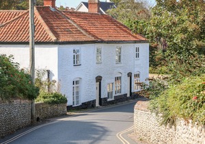 COBBLER'S COTTAGE, pet friendly, country holiday cottage in Mundesley