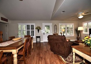 Comal River access - Charming River Retreat – Walk to Downtown & Tubing!