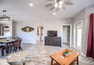 Comal Riverfront! Schlitterbahn! Pool and direct river access!