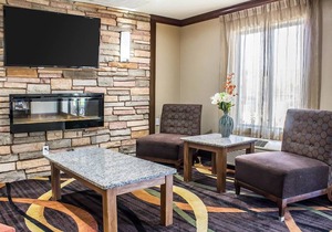 Comfort Inn & Suites Cedar Rapids North - Collins Road