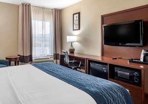 Comfort Inn & Suites Junction City - near Fort Riley