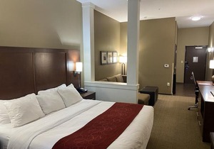 Comfort Suites West Omaha