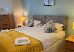 Comfortable 2 Bed Apartment with parking in Kidlington