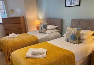 Comfortable 2 Bed Apartment with parking in Kidlington