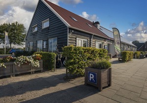 Comfortable chalet with microwave, on a holiday park 1 km. from the beach