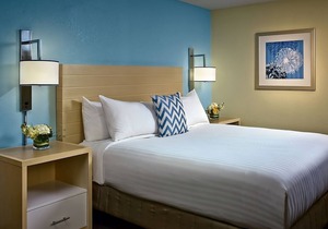 Comfortable Countryside Stay! Onsite Pool, Free Breakfast, Pets Allowed