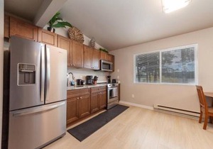 Comfortable Duplex Unit - Beautiful Lake Views!