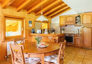 Comfortable, friendly apartment with beautiful mountain views