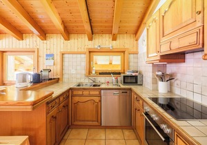 Comfortable, friendly apartment with beautiful mountain views