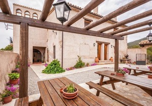Comfy Cottage in Maians with Swimming Pool