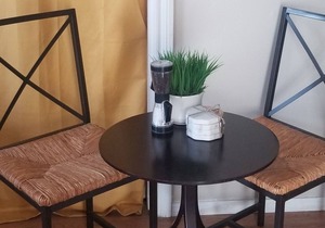 Comfy, cozy Studio in the back of the house +TV