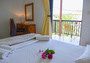 Comfy green studio/just 150m to the beach