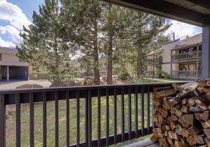 Comfy mountain retreat near the Village with pool, tennis courts & hot tub