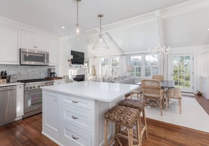 Completely Renovated Brant Point Vacation Home - Walk To Town & Beach!