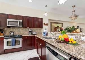 🏖️Concierge Included | Walk to Restaurants & Shopping | AC | Infinity Pool!